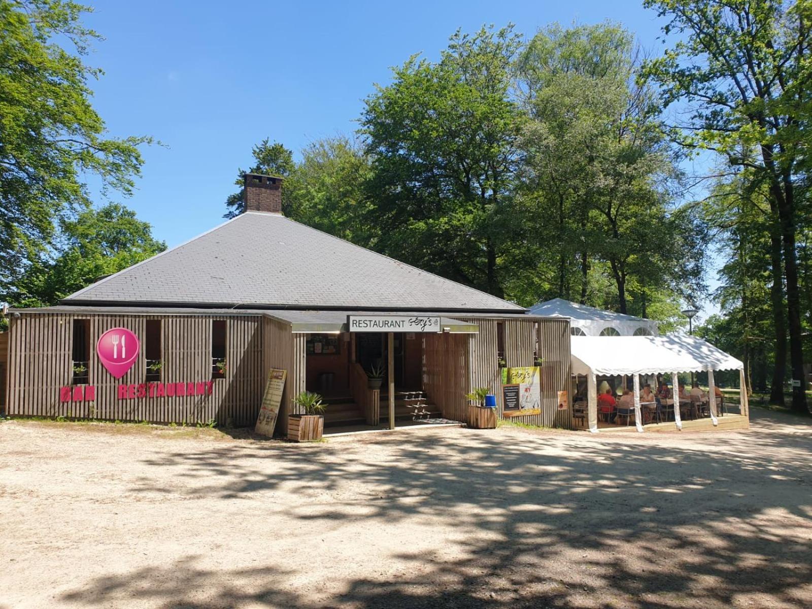 L'étape en forêt Saint-Sever-Calvados Exterior foto